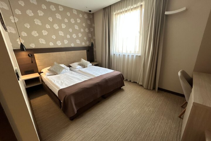 Room 33 of 73