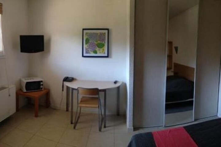 Room 4 of 8