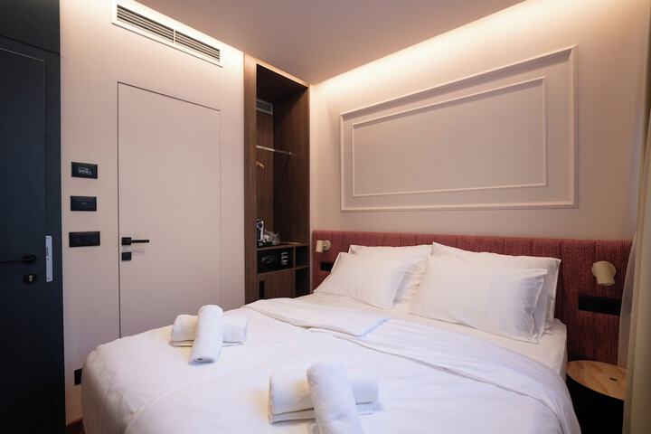 Room 2 of 133