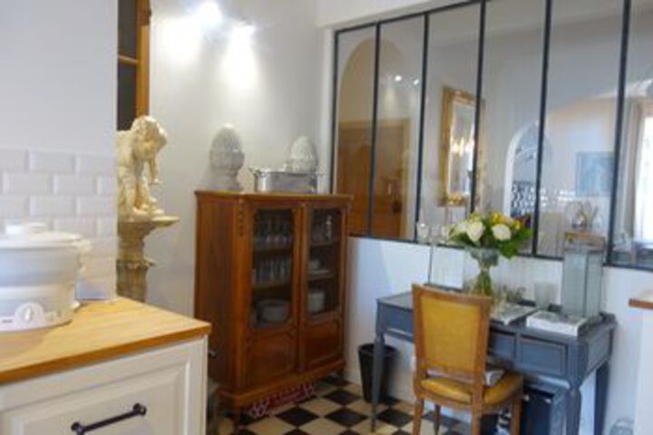 Room 16 of 18