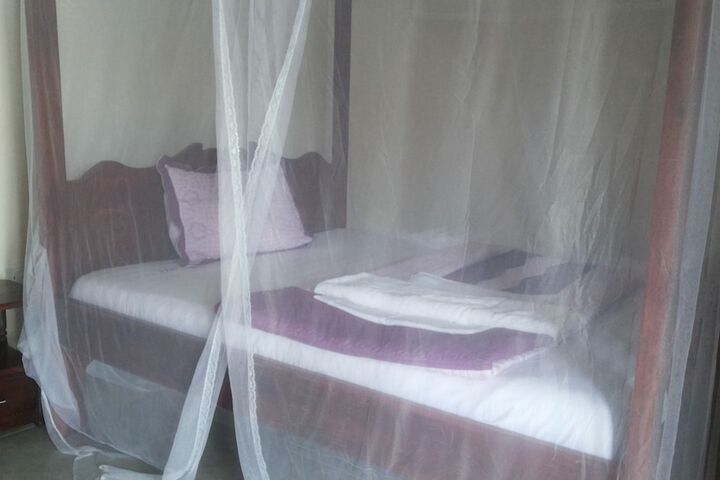 Room 13 of 63