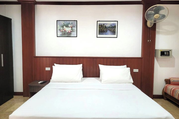 Room 41 of 208