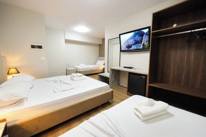 Room 32 of 73