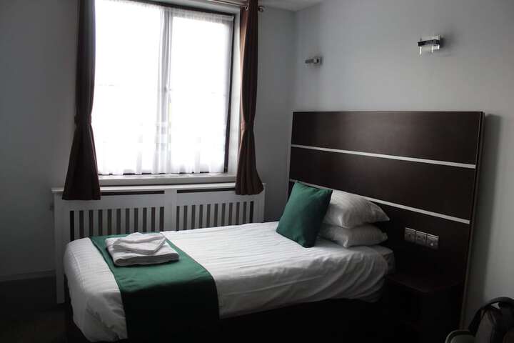 Room 19 of 86