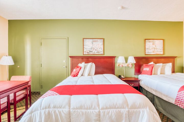 2 Queen Beds (7 of 14)