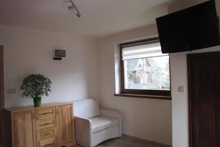 Room 4 of 15