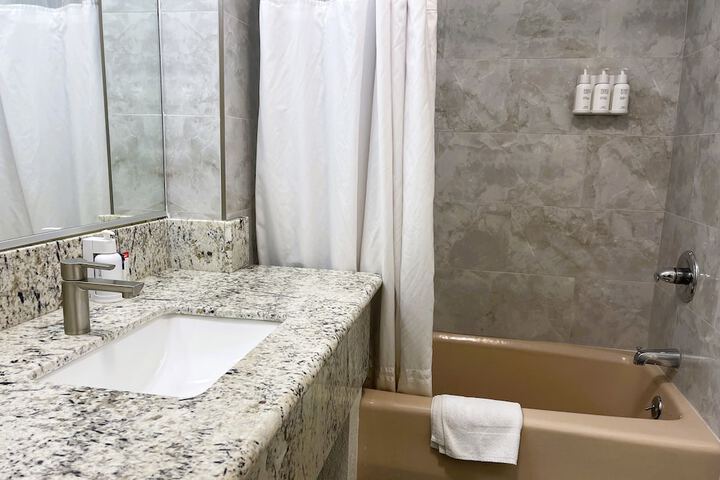 2 Double Beds Accessible (17 of 24)