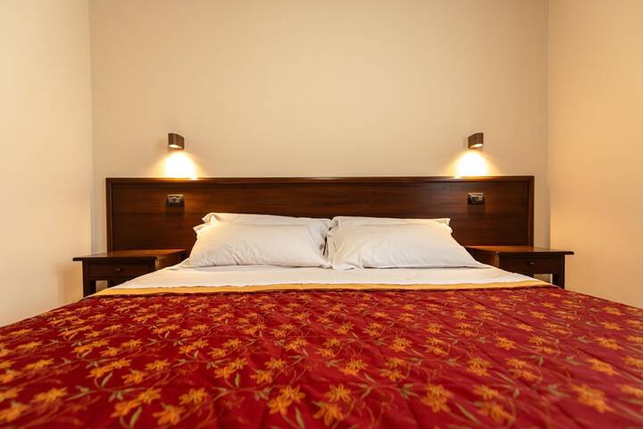 Room 8 of 33