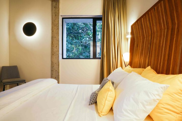 Room 4 of 94