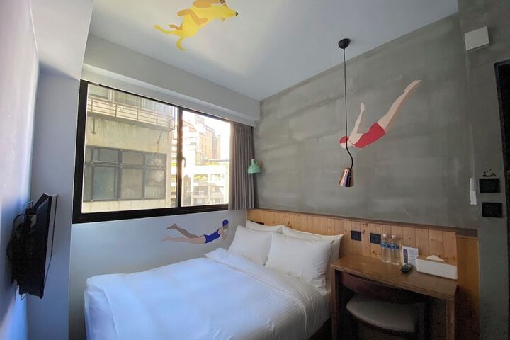 Room 33 of 61