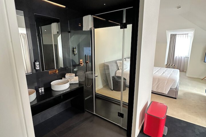 Room 68 of 105