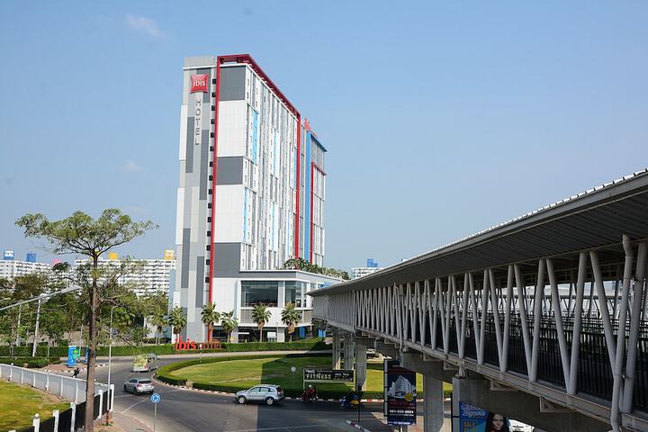 Hotel Exterior 51 of 65