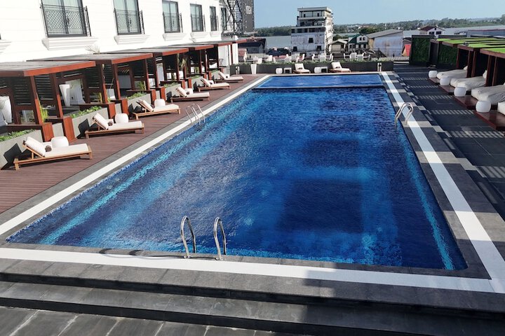 Pool 40 of 54