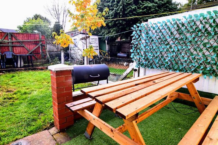 The Chinatown Home - Private Garden NETFLIX, BBQ & Bar
