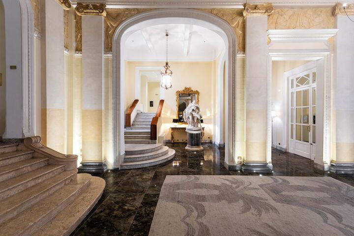 Hotel Interior 4 of 145
