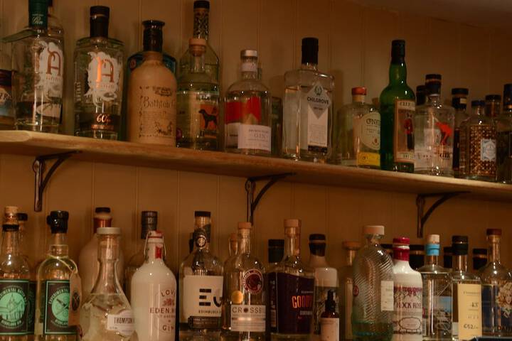 Lounge 52 of 62