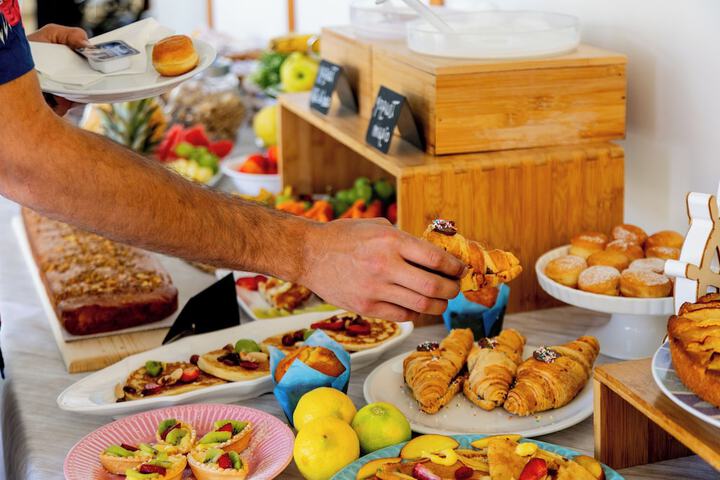 Breakfast/Coffee Service 98 of 161