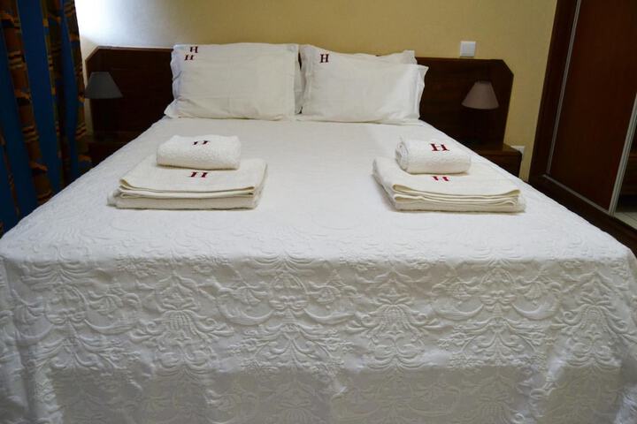 Room 10 of 28