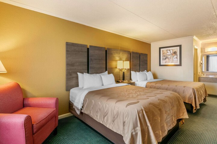 Double Deluxe King Bed (3 of 8)