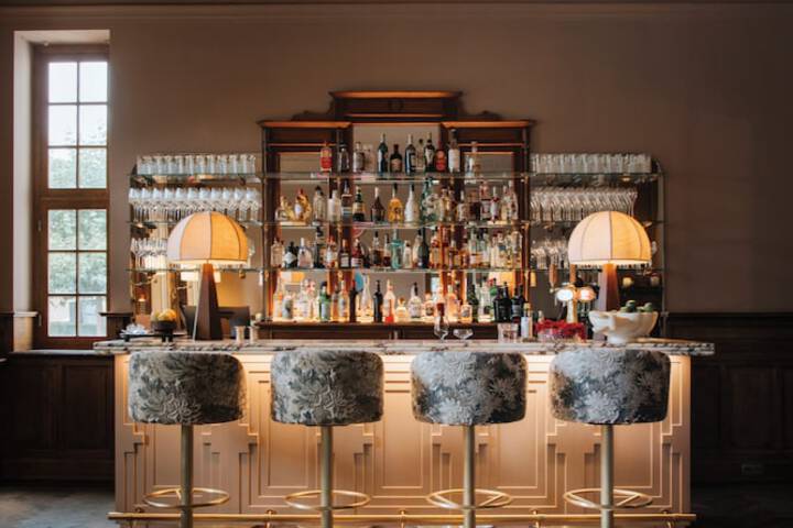 Lounge 221 of 252