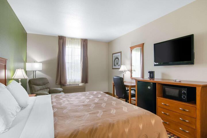 1 King Bed (7 of 7)