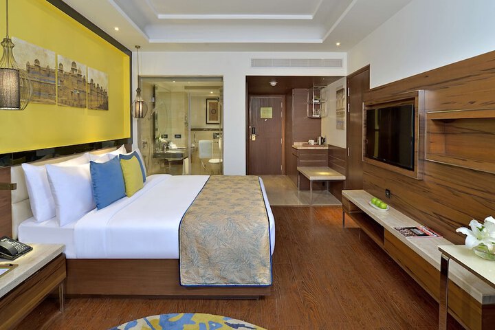 Room 10 of 28