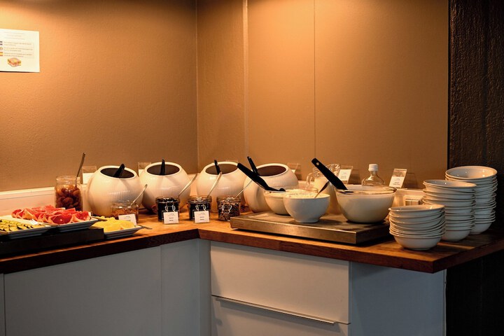Dining 63 of 77