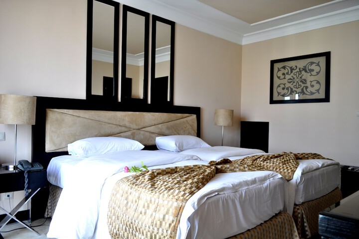 Room 6 of 49