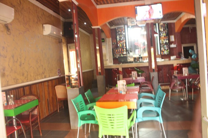 Lounge 52 of 55
