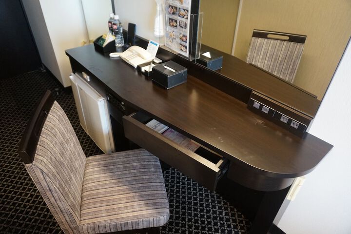 Room 5 of 115