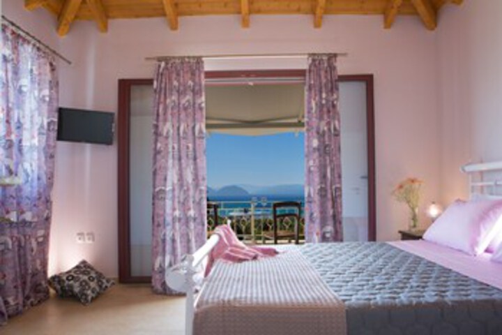 Room 6 of 22