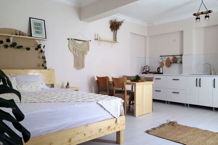 Room 17 of 28