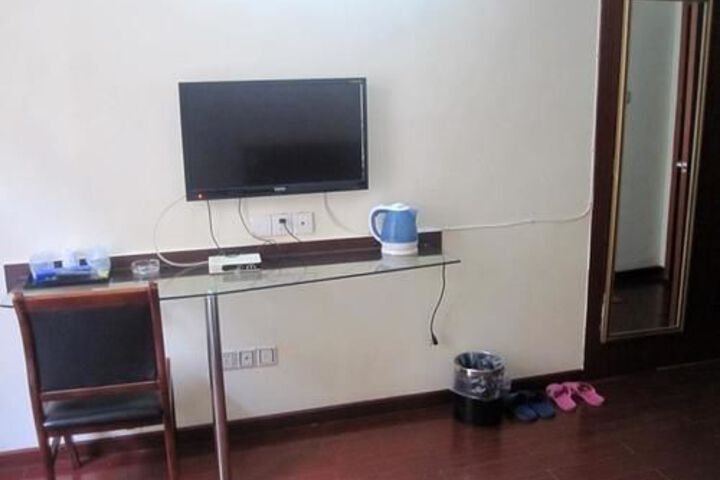 Room 10 of 15