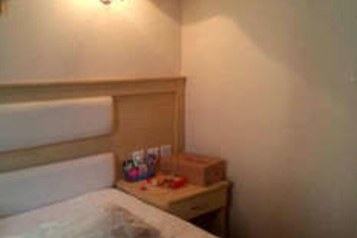 Room 25 of 39
