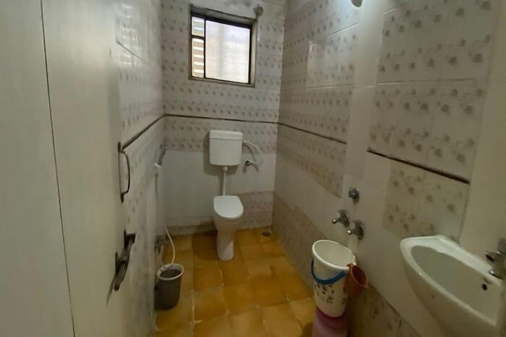 Room 9 of 12