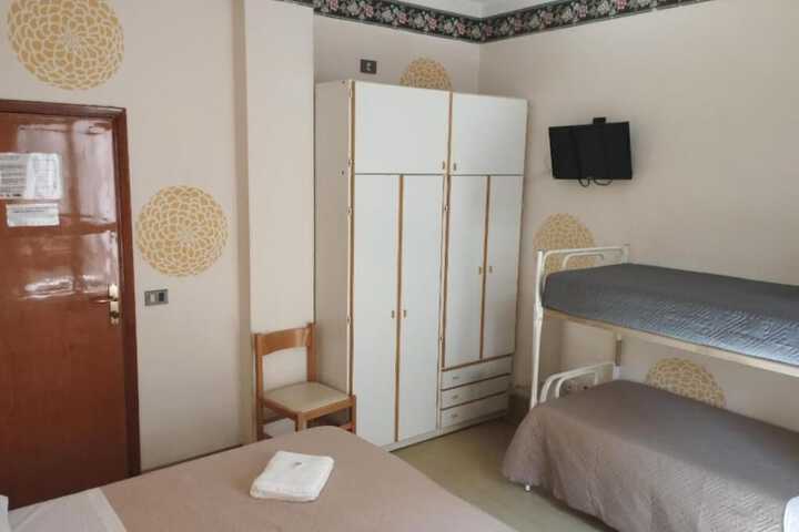 Room 6 of 17
