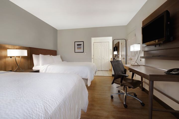 Studio Queen Size Bed (13 of 21)