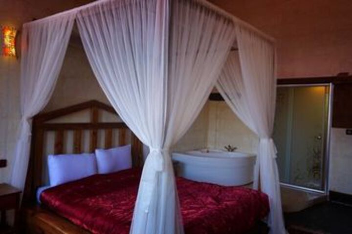 Room 9 of 32
