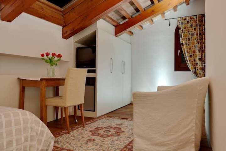Room 13 of 31