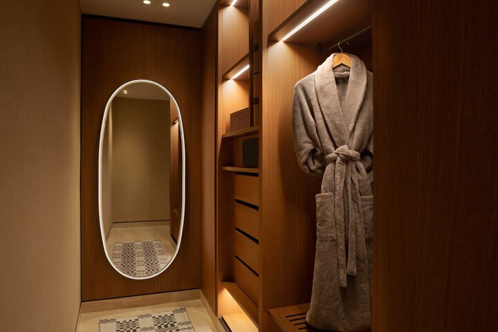 Room 45 of 95