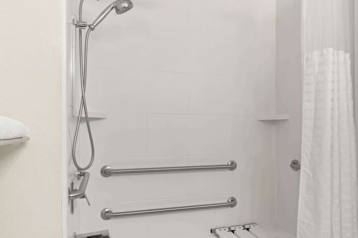 1 King Bed Mobility Accessible Communication Assistance Bathtub Continental Breakfast (12 of 19)