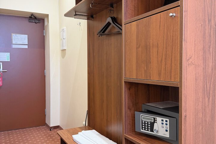 Room 30 of 64