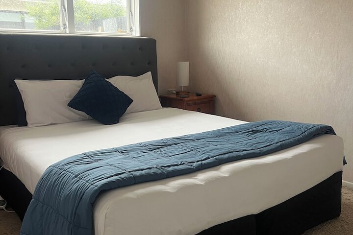 Room 4 of 27