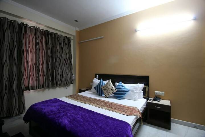 Room 6 of 14