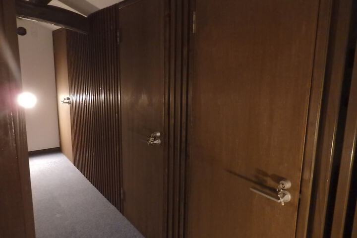 Room 5 of 33