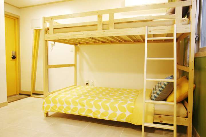 Room 18 of 122