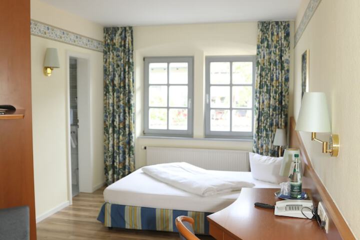 Room 16 of 60