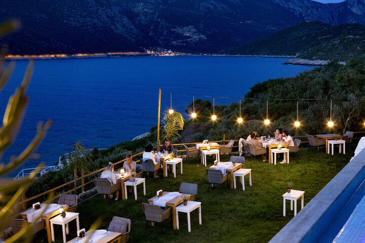 Dining 49 of 75