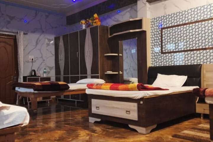 Room 4 of 5
