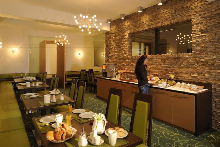 Breakfast/Coffee Service 104 of 106